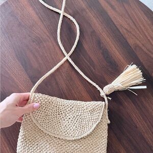 Chic Woven Crossbody Bag in Cream